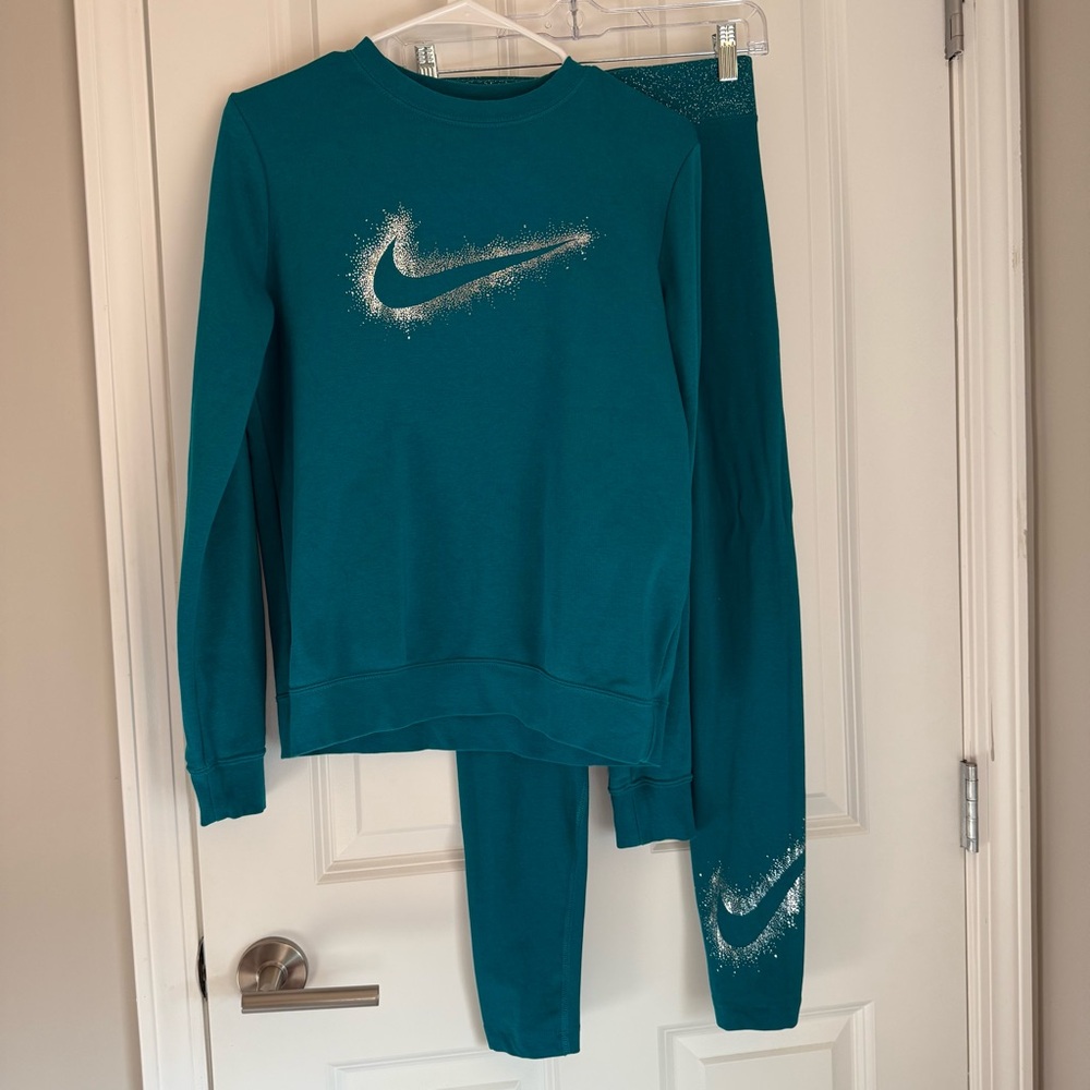 Nike Teal Crewneck and Leggings Set, Size Small. Glitter details.
